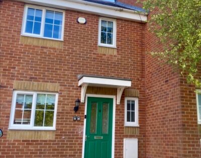 Oakley House and Garden – Free Parking, Sleeps 5